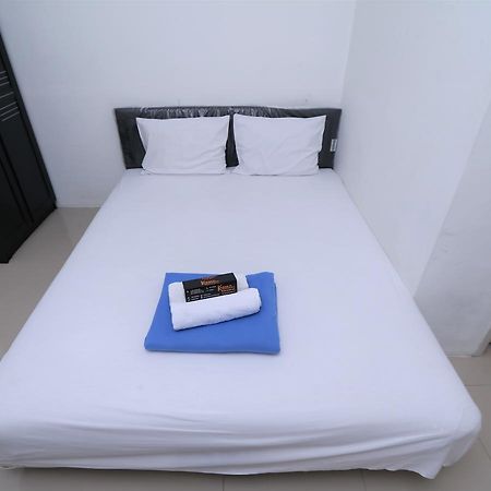 Kamar Keluarga Ungaran Hotel Jakarta Bagian luar foto