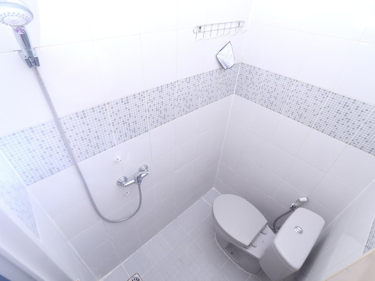 Kamar Keluarga Ungaran Hotel Jakarta Bagian luar foto