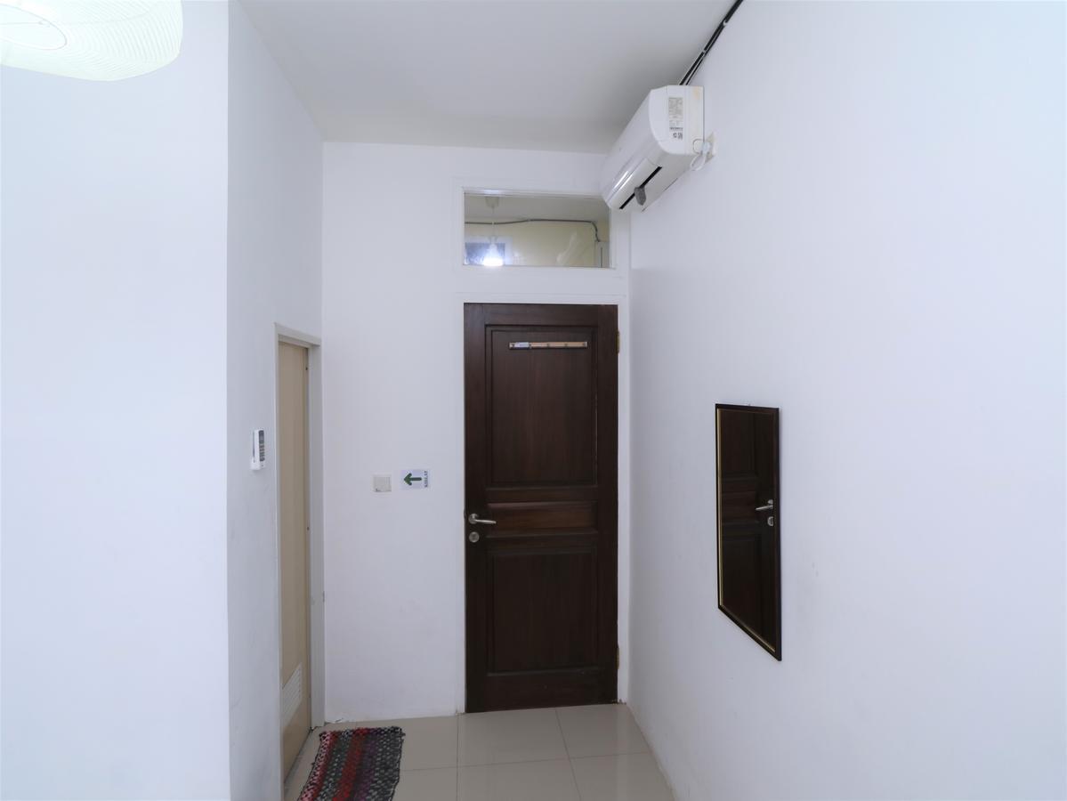 Kamar Keluarga Ungaran Hotel Jakarta Bagian luar foto