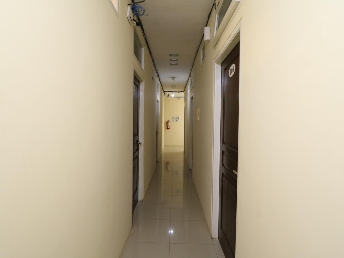 Kamar Keluarga Ungaran Hotel Jakarta Bagian luar foto